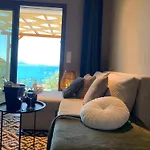 Zoe's Sea View *